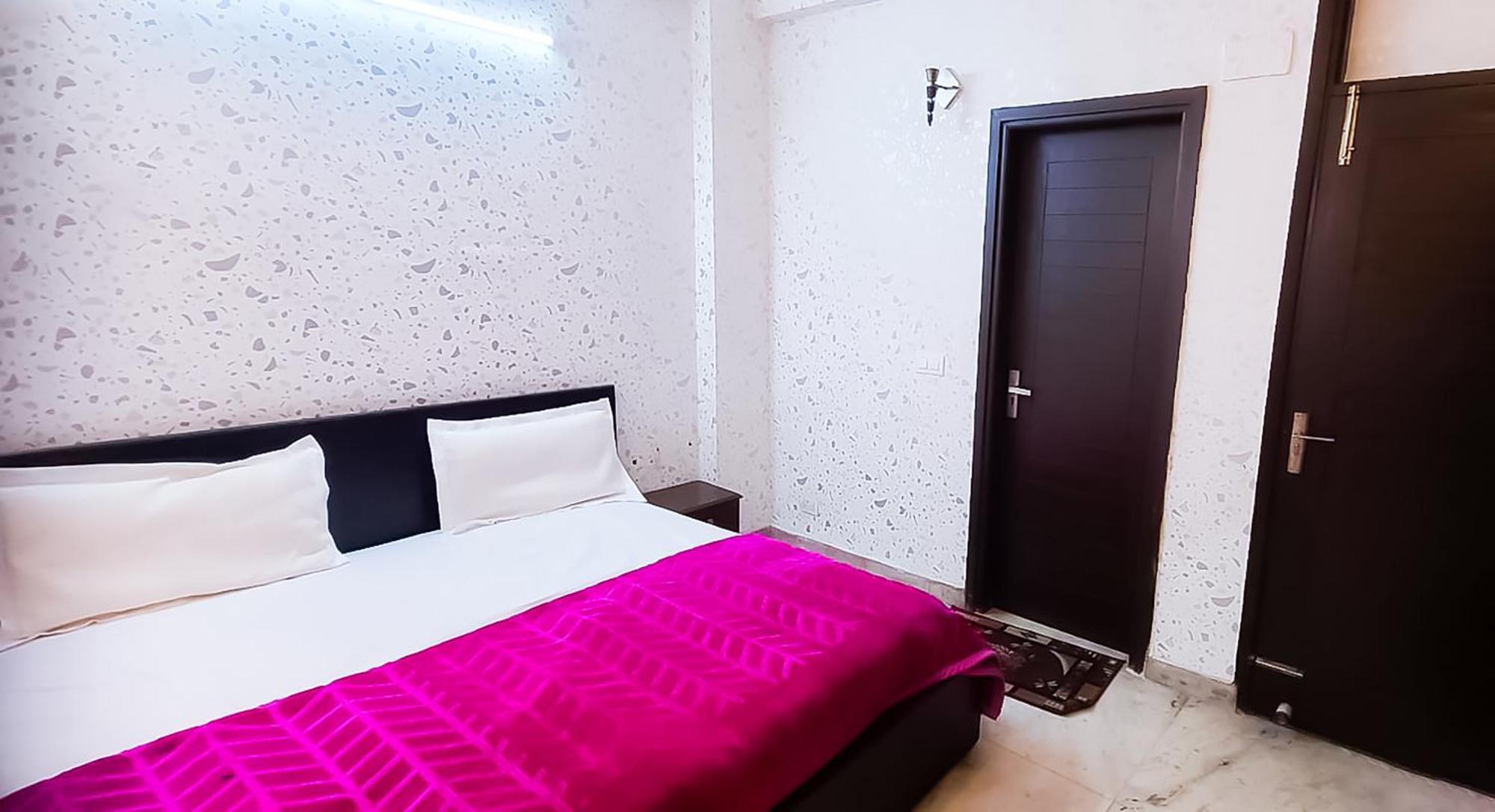 Deluxe Room In Cr Park Új-Delhi Kültér fotó